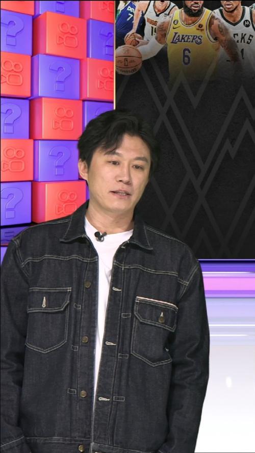 力将网球与
